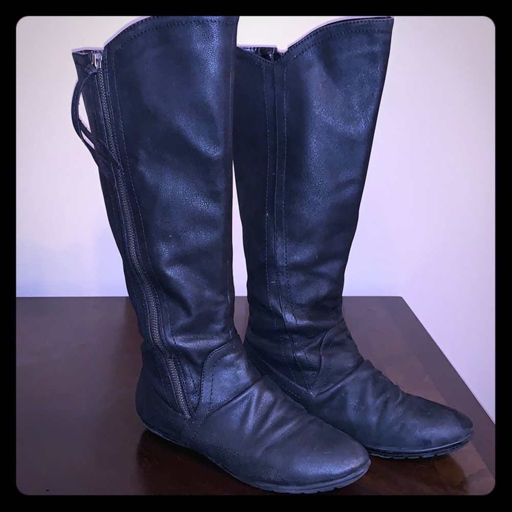 All black R2 boots